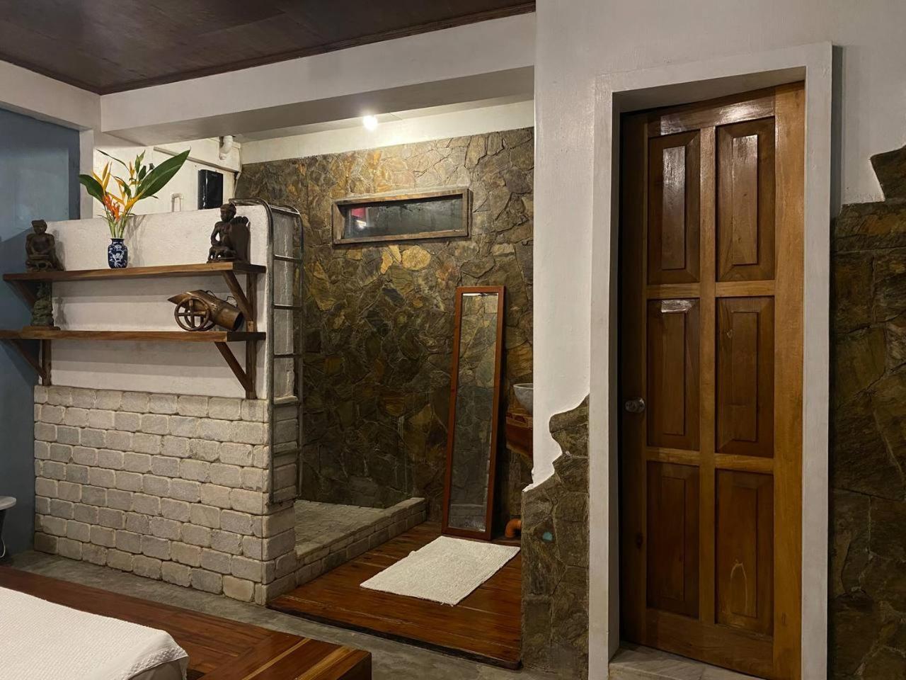 Stone Creek House Bed & Breakfast Romblon Exterior photo
